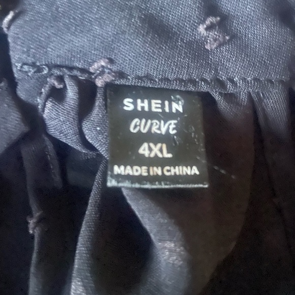 SHEIN Black Halter Neck Top size 4XL
Sleeveless tank beautiful/elegant top - Picture 4 of 5